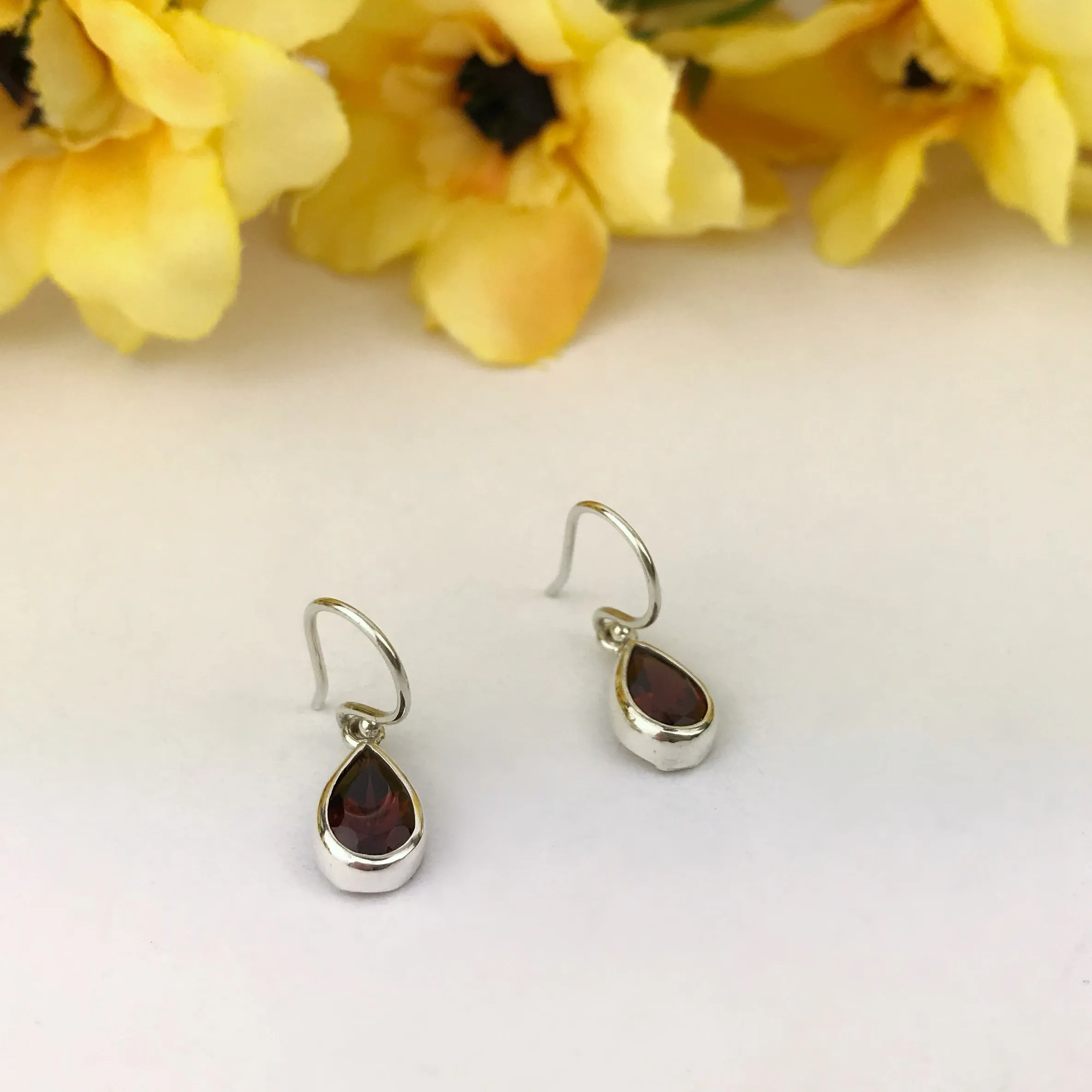 Red Petal Earrings - VE470