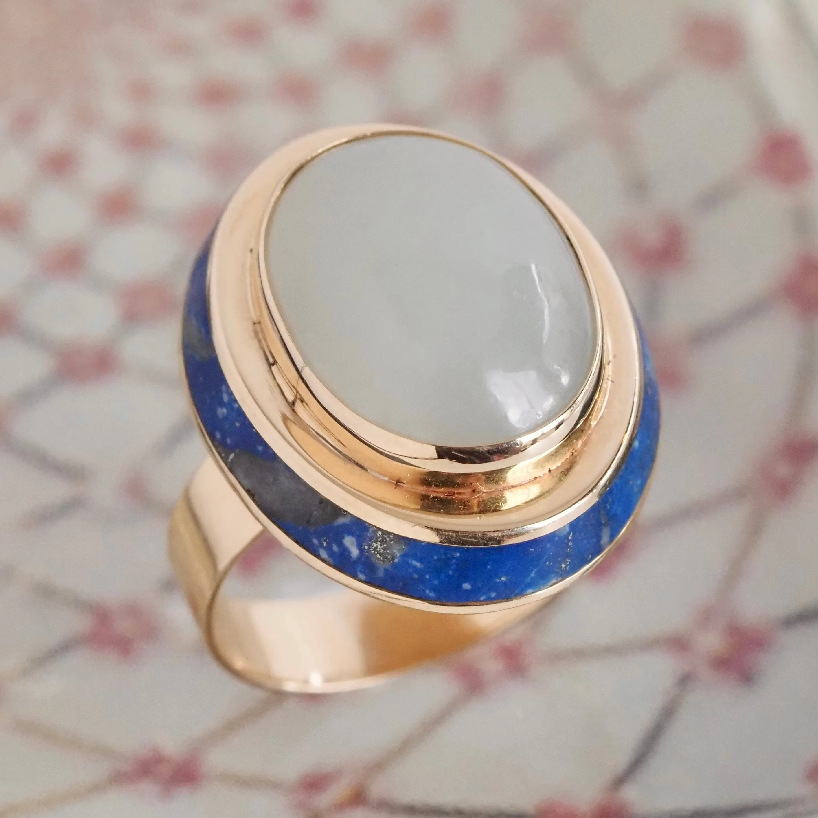 Vintage White Jade Cabochon and Lapis 14k Gold Ring