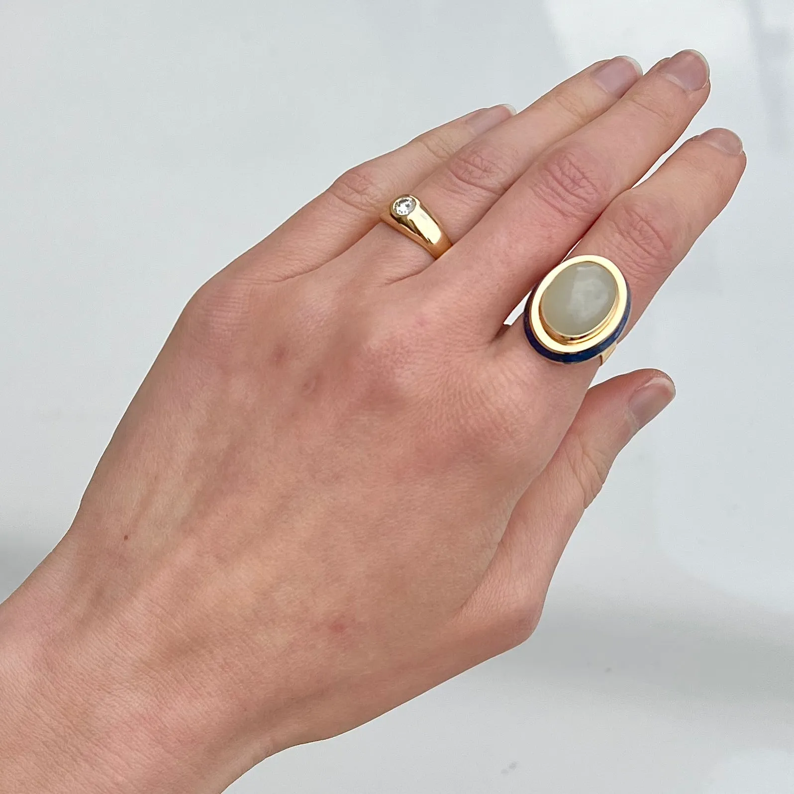 Vintage White Jade Cabochon and Lapis 14k Gold Ring