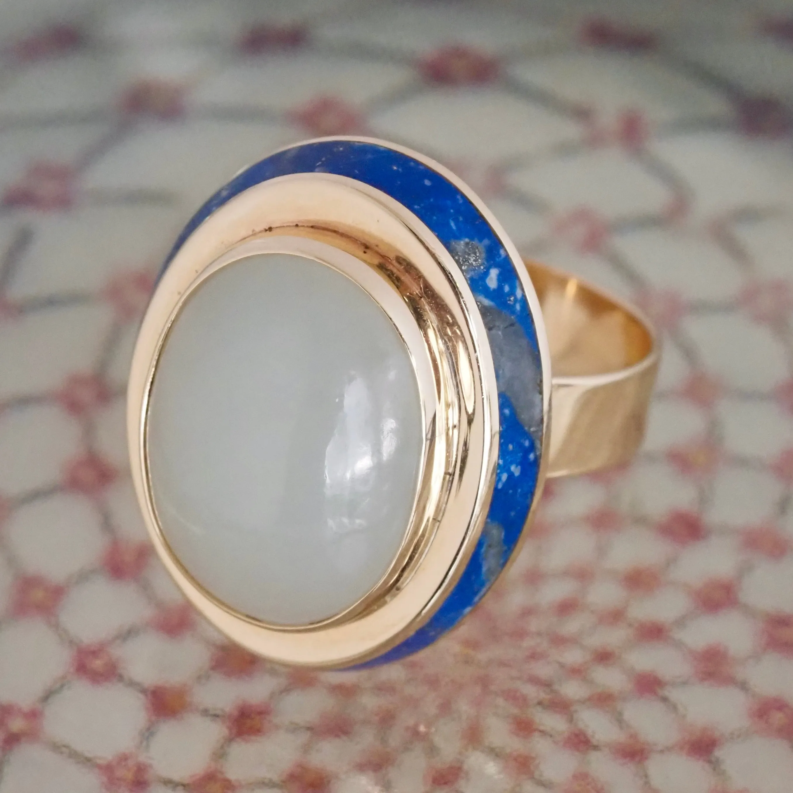 Vintage White Jade Cabochon and Lapis 14k Gold Ring