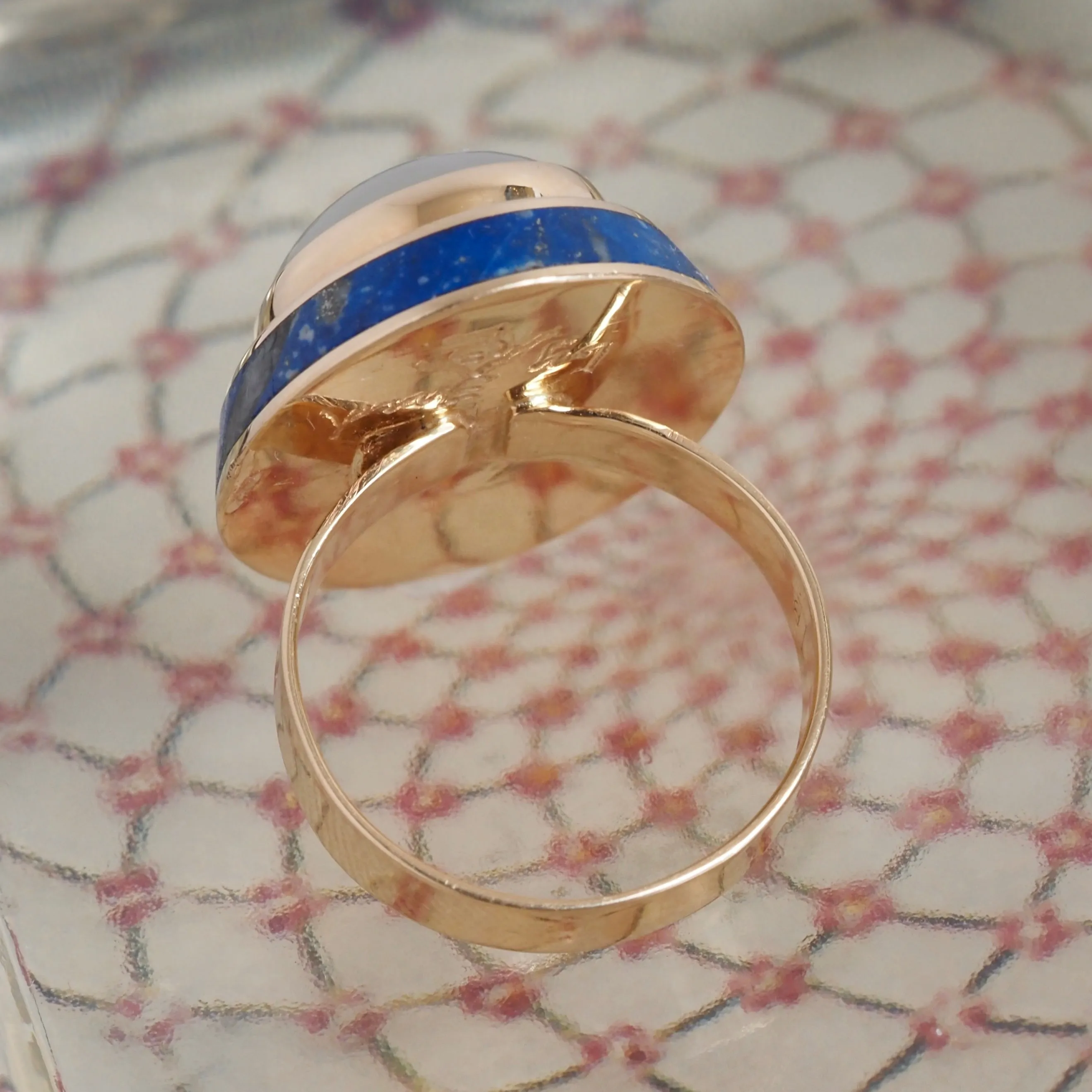 Vintage White Jade Cabochon and Lapis 14k Gold Ring