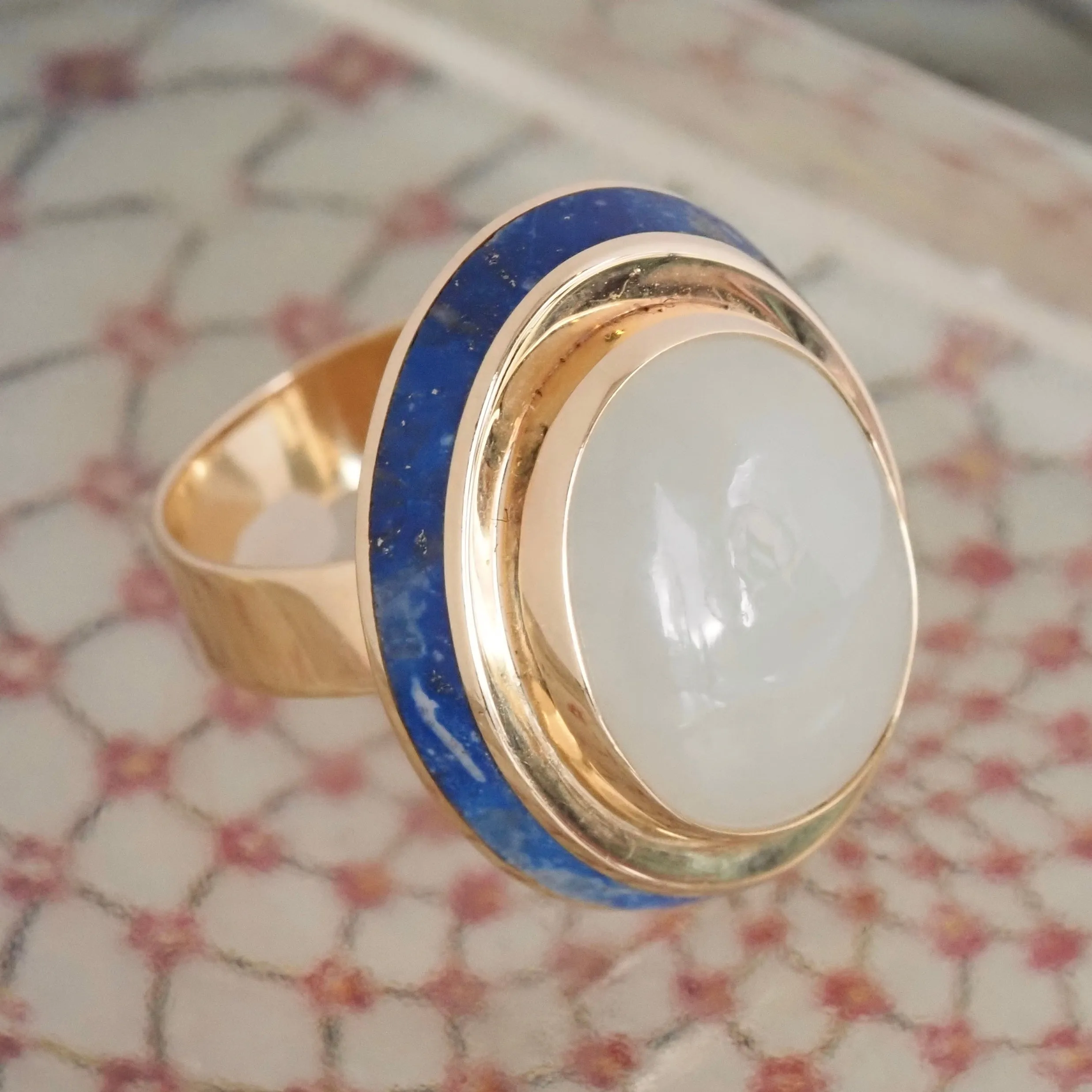 Vintage White Jade Cabochon and Lapis 14k Gold Ring