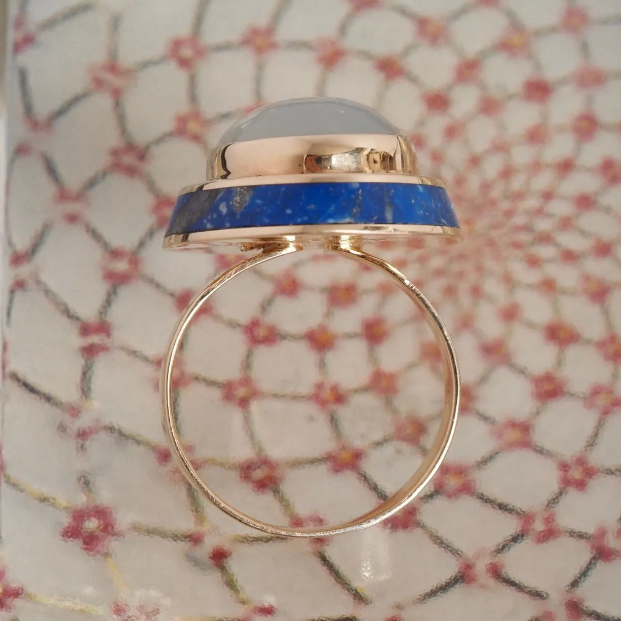 Vintage White Jade Cabochon and Lapis 14k Gold Ring