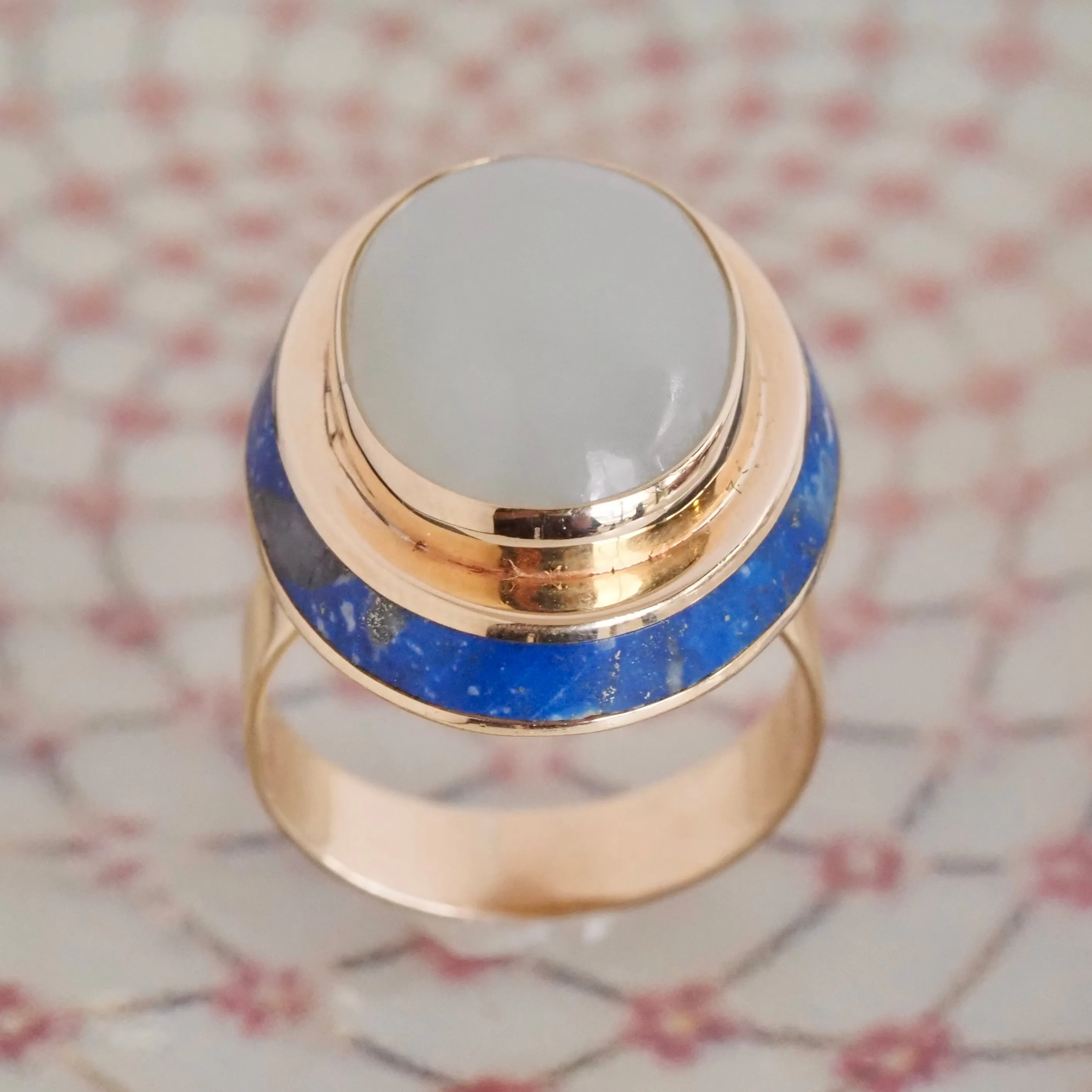 Vintage White Jade Cabochon and Lapis 14k Gold Ring